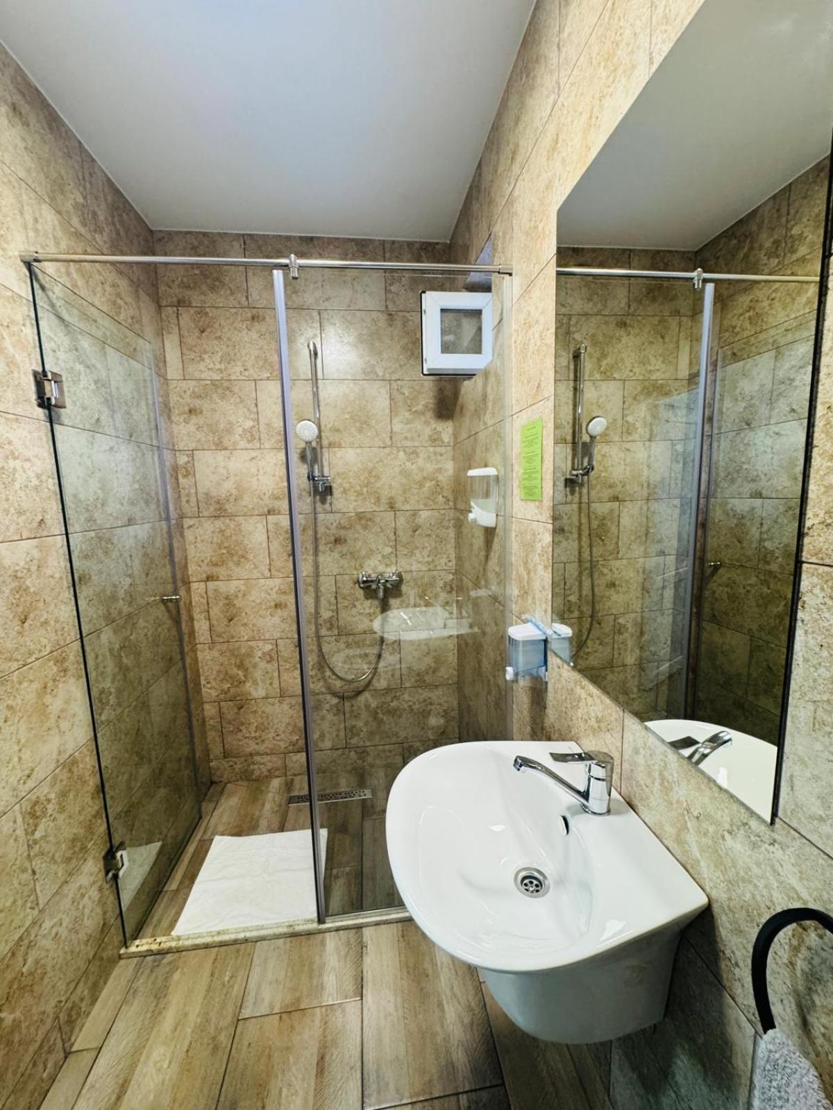 Stef Rooms Tirgu Frumos Exterior foto