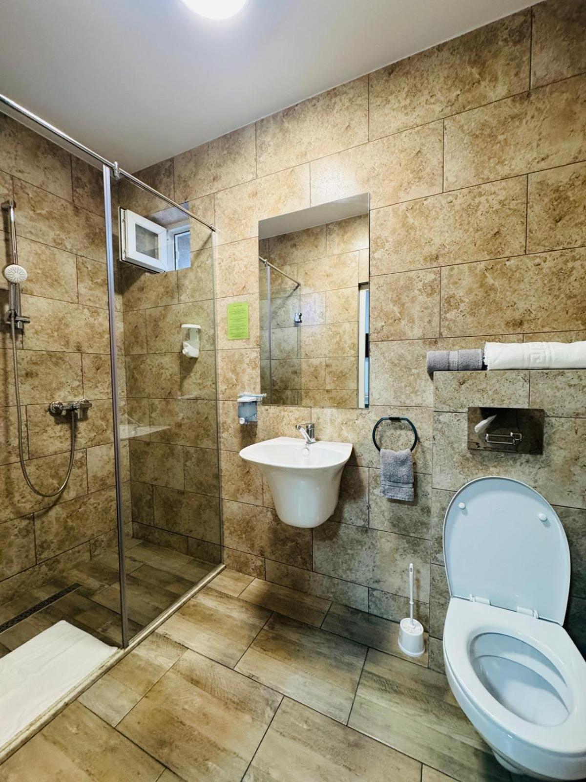 Stef Rooms Tirgu Frumos Exterior foto